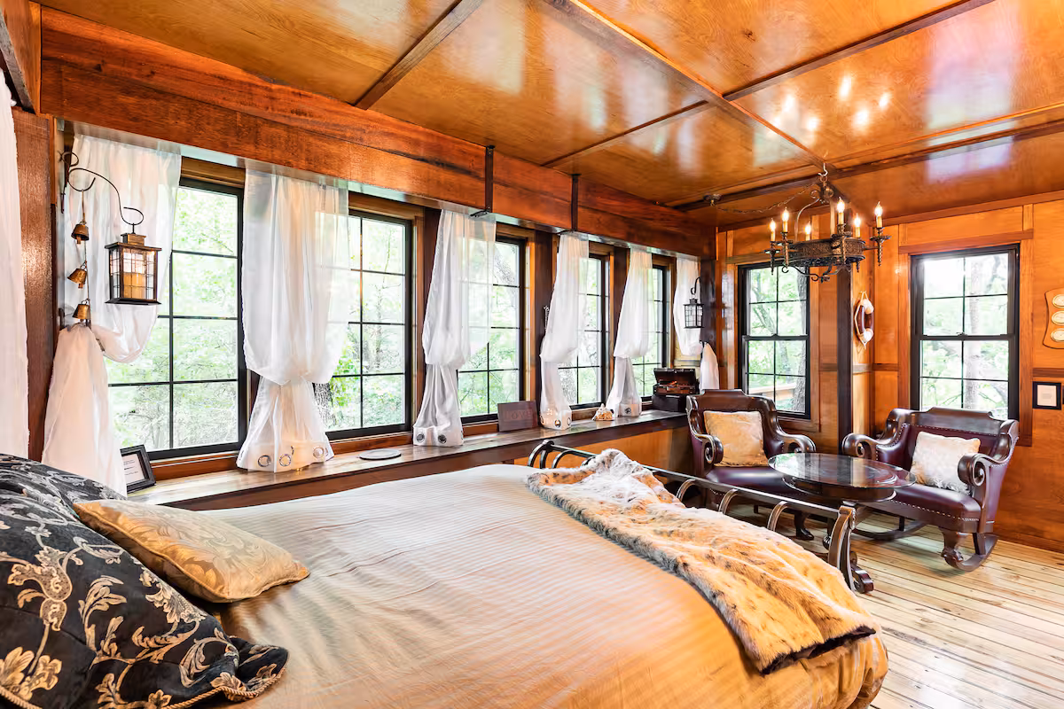 DawnTreader Treehouse cozy retreat